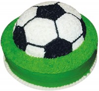 Торт в виде футбольного мяча из крема {$region.field[40]}
