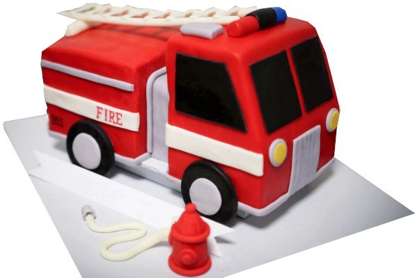 Торт красная пожарная машина